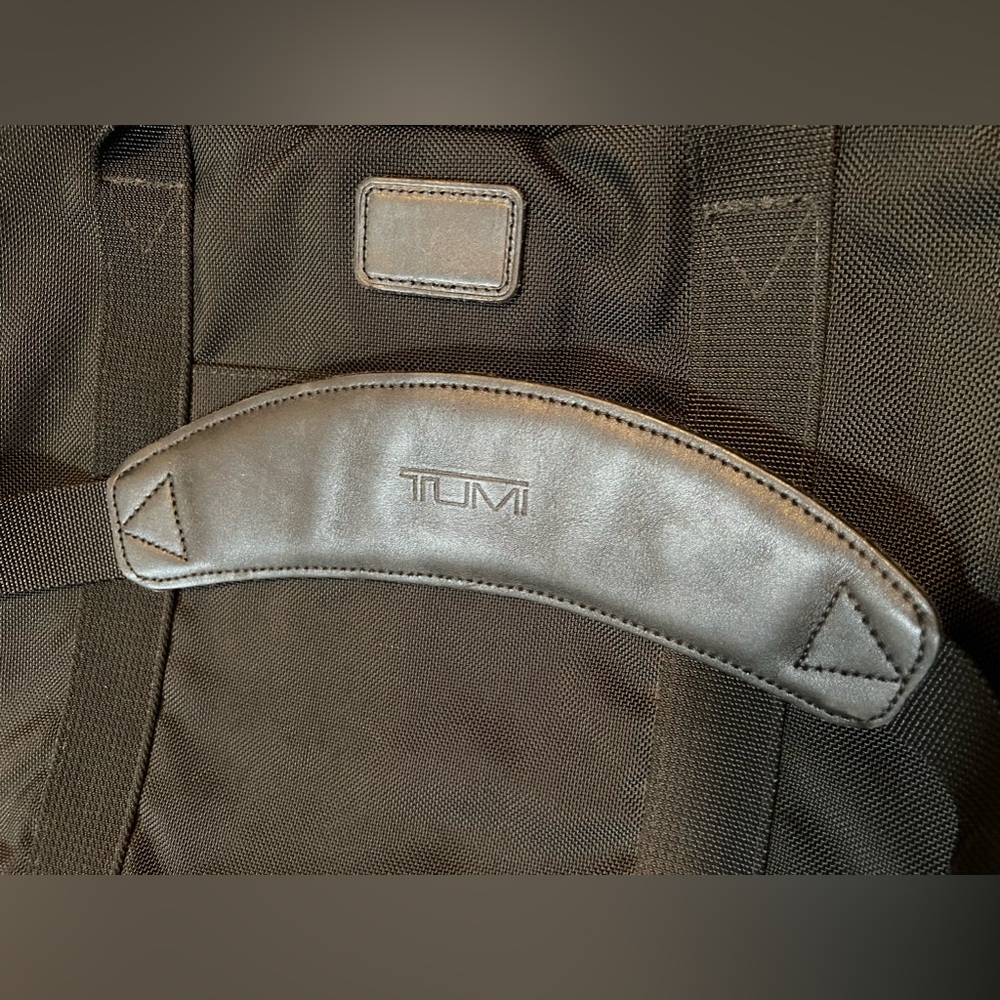 Tumi Nylon 21" Expandable Carry On Weekender Duffle Bag - Picture 9 of 10